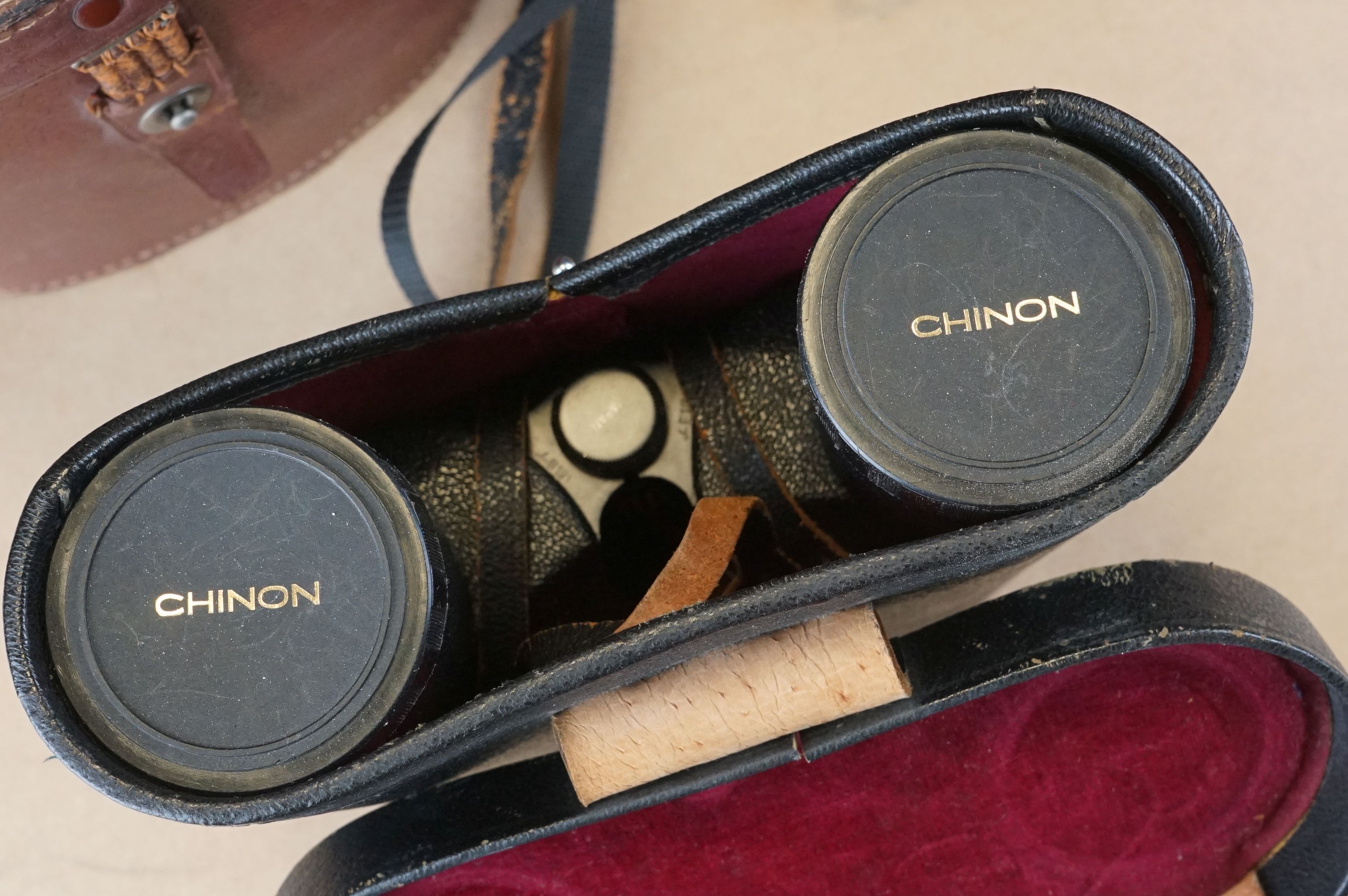 A collection of six pairs of binoculars in original leather cases. - Image 3 of 11