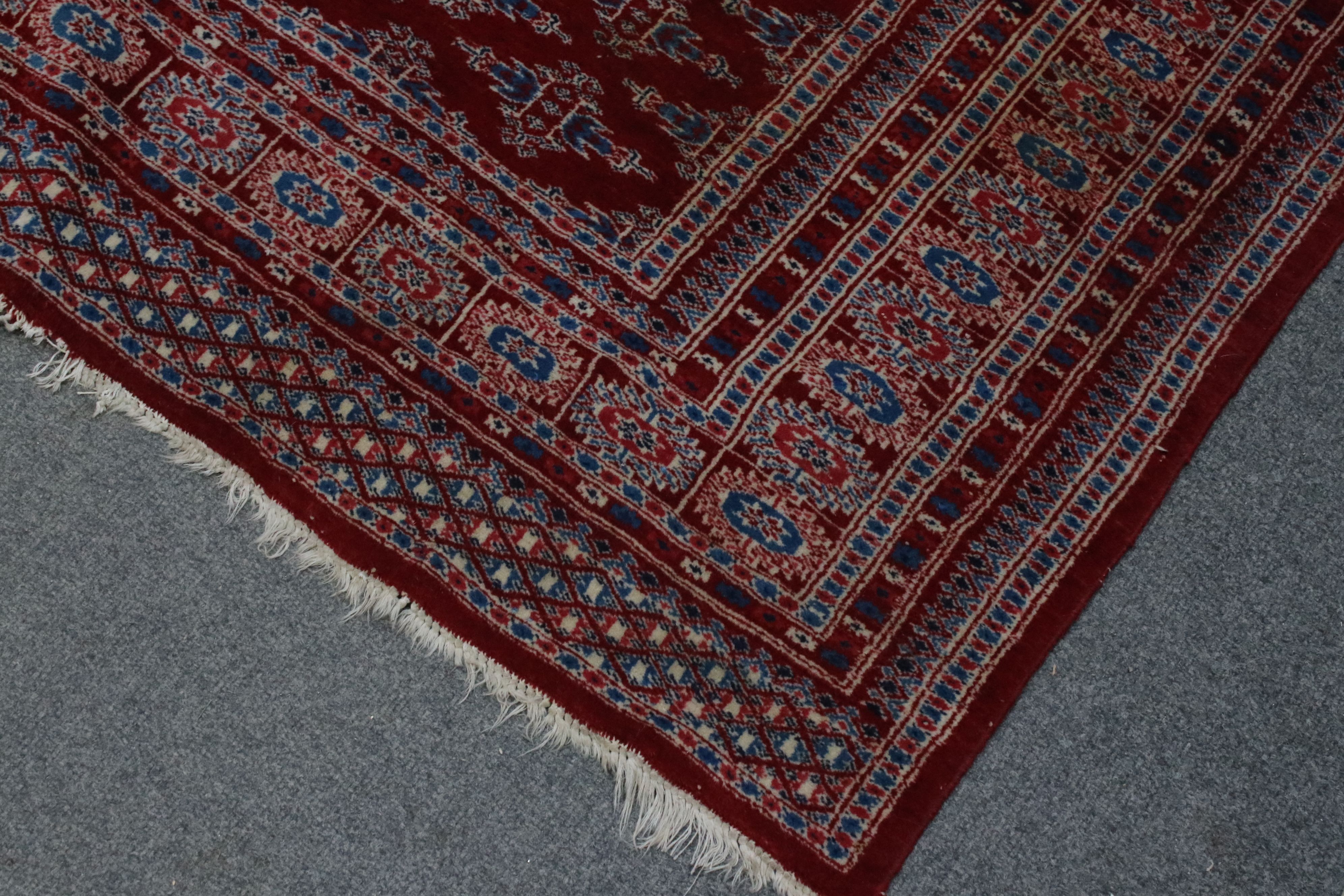 Eastern Red Ground Rug with Geometric pattern with a border, 184cms x 130cms - Image 2 of 4