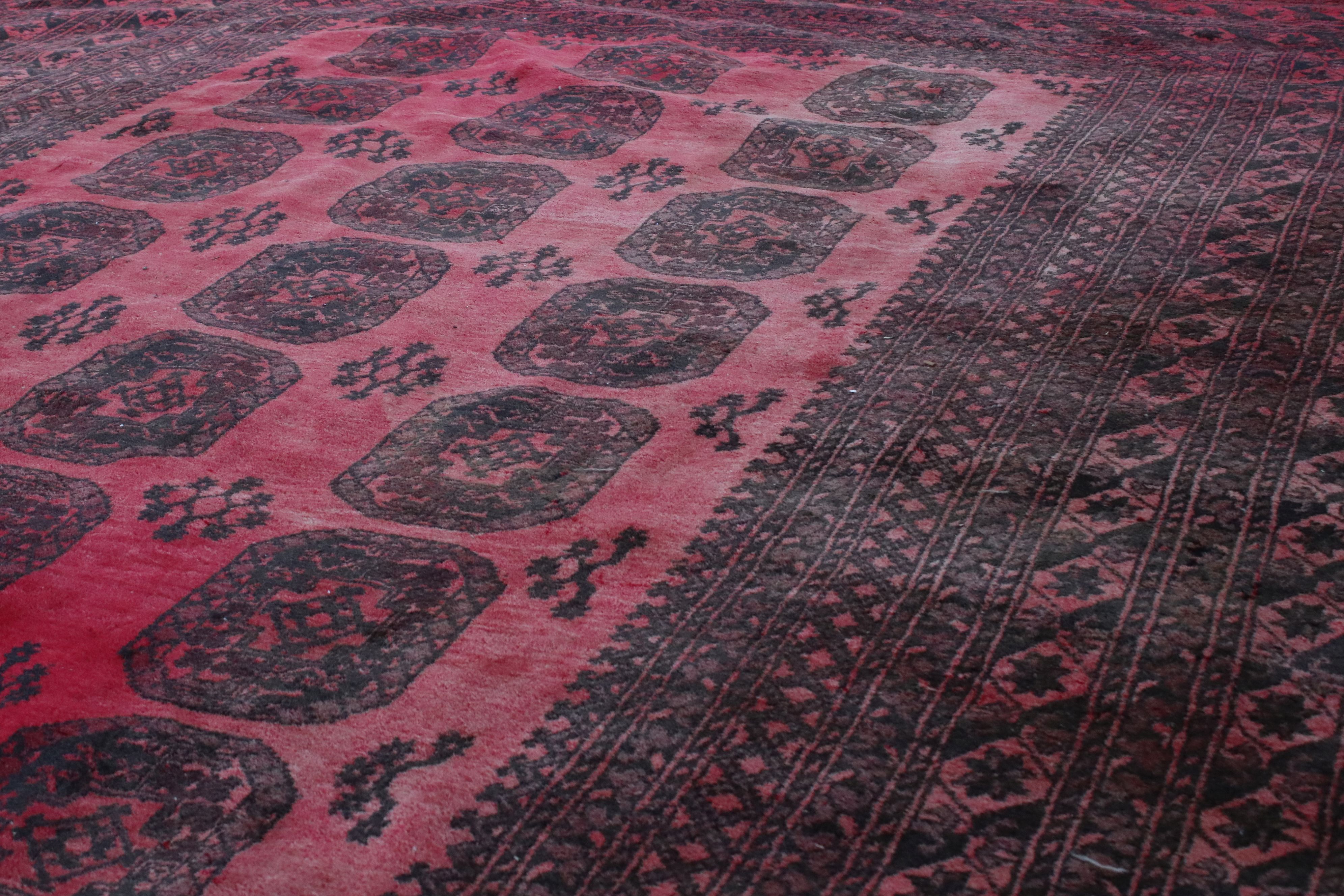 Large Wool Red Ground Rug with geometric pattern within a wide border, 417cms x 313cms - Image 10 of 10