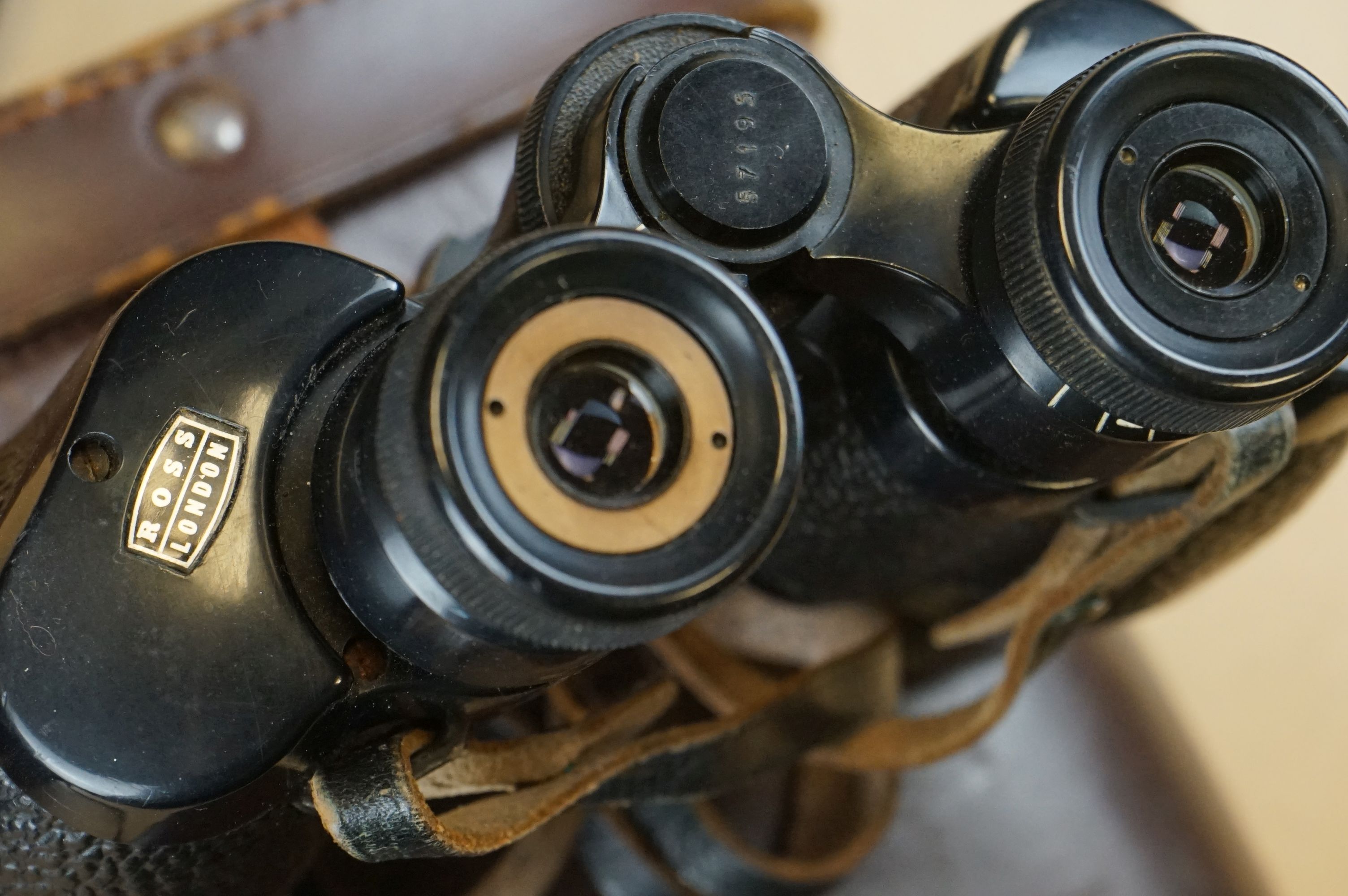 A collection of six pairs of binoculars in original leather cases. - Image 5 of 11