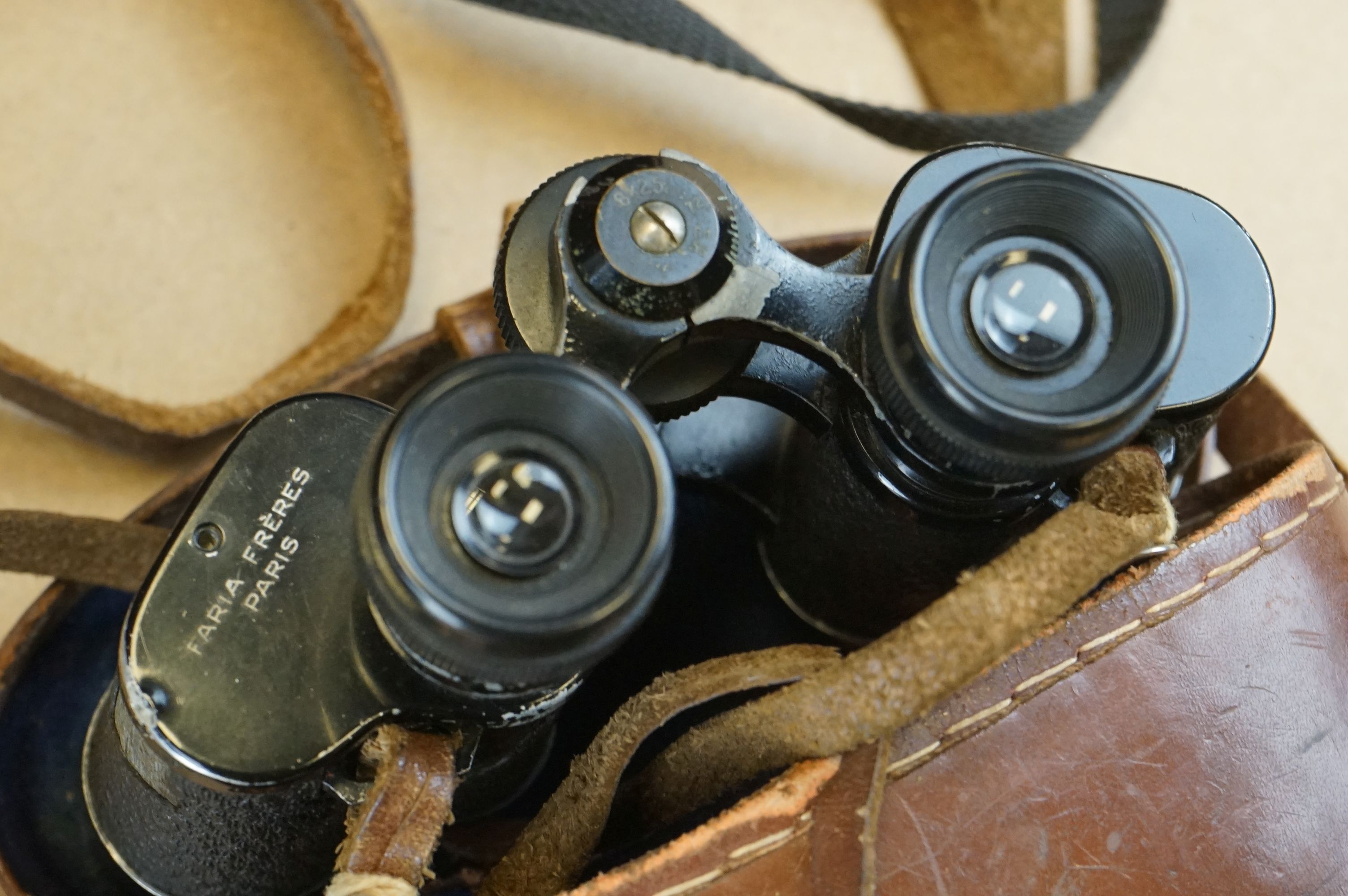 A collection of six pairs of binoculars in original leather cases. - Image 4 of 11