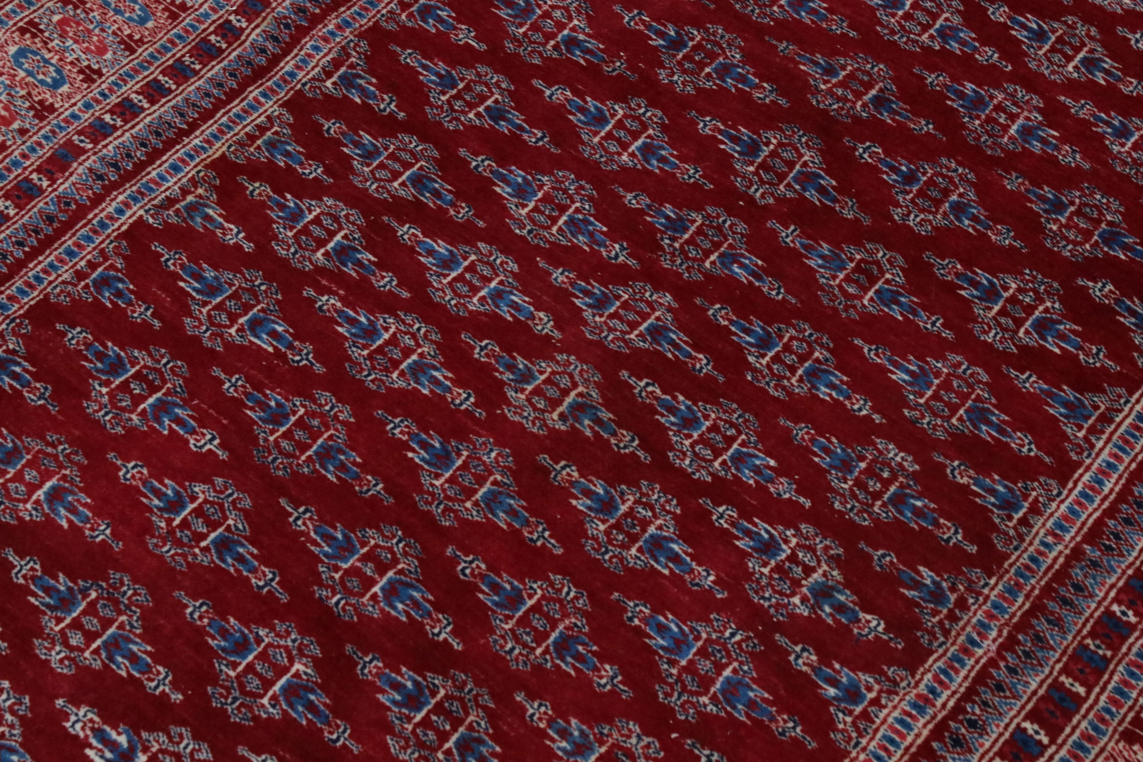 Eastern Red Ground Rug with Geometric pattern with a border, 184cms x 130cms - Image 3 of 4