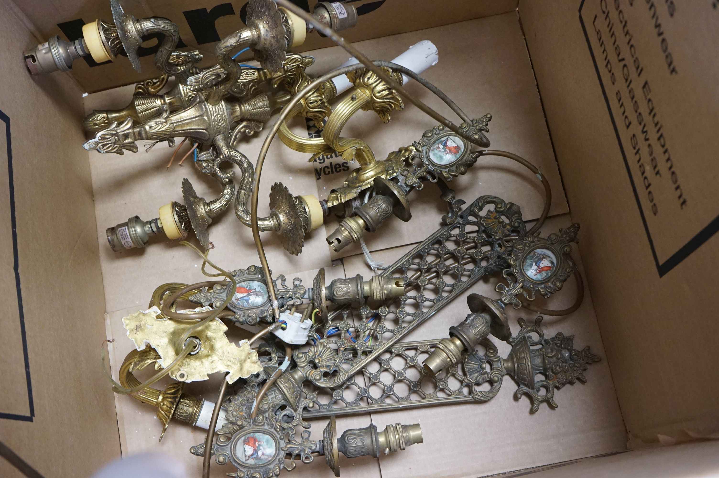 A collection of vintage lighting to include ceiling and wall hanging examples - Image 3 of 6