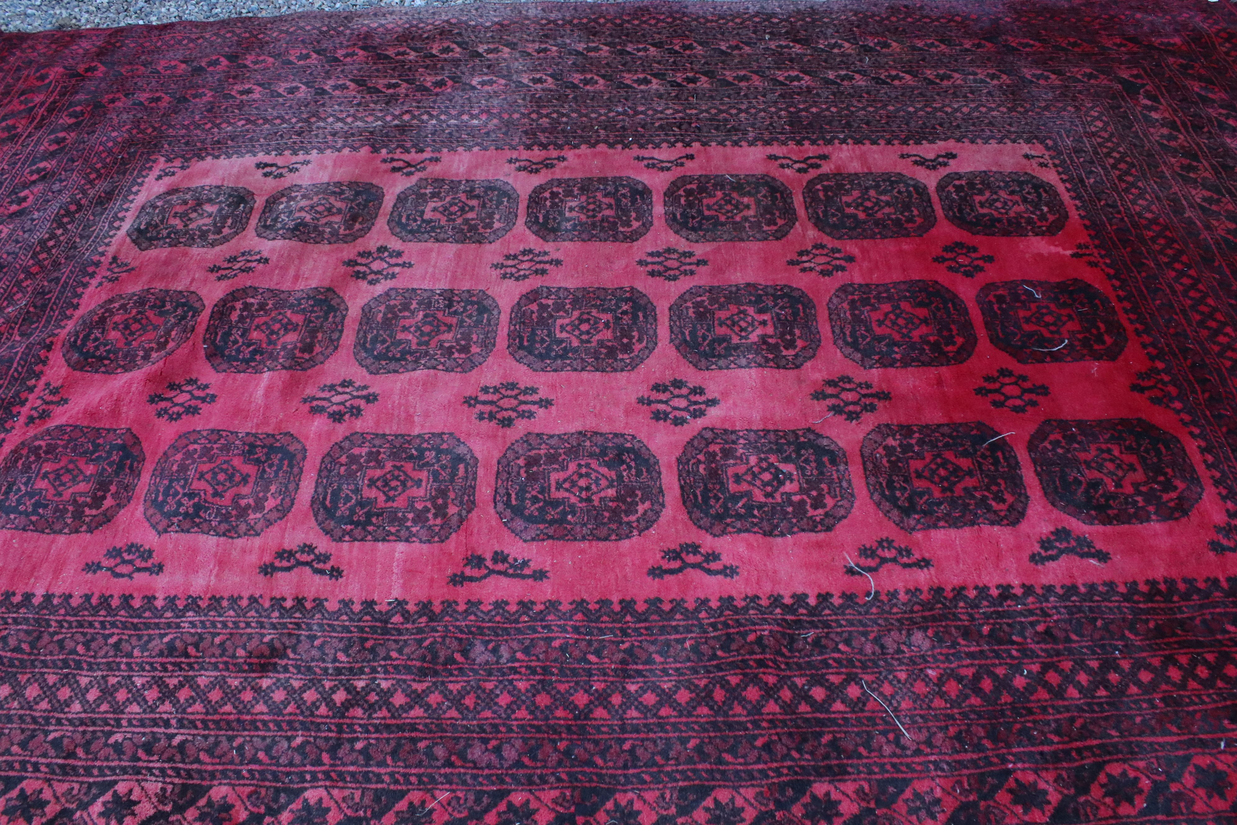 Large Wool Red Ground Rug with geometric pattern within a wide border, 417cms x 313cms - Image 5 of 10