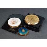 A collection of ladies pocket compacts to include a Stratton example together with a Cameo Brooch