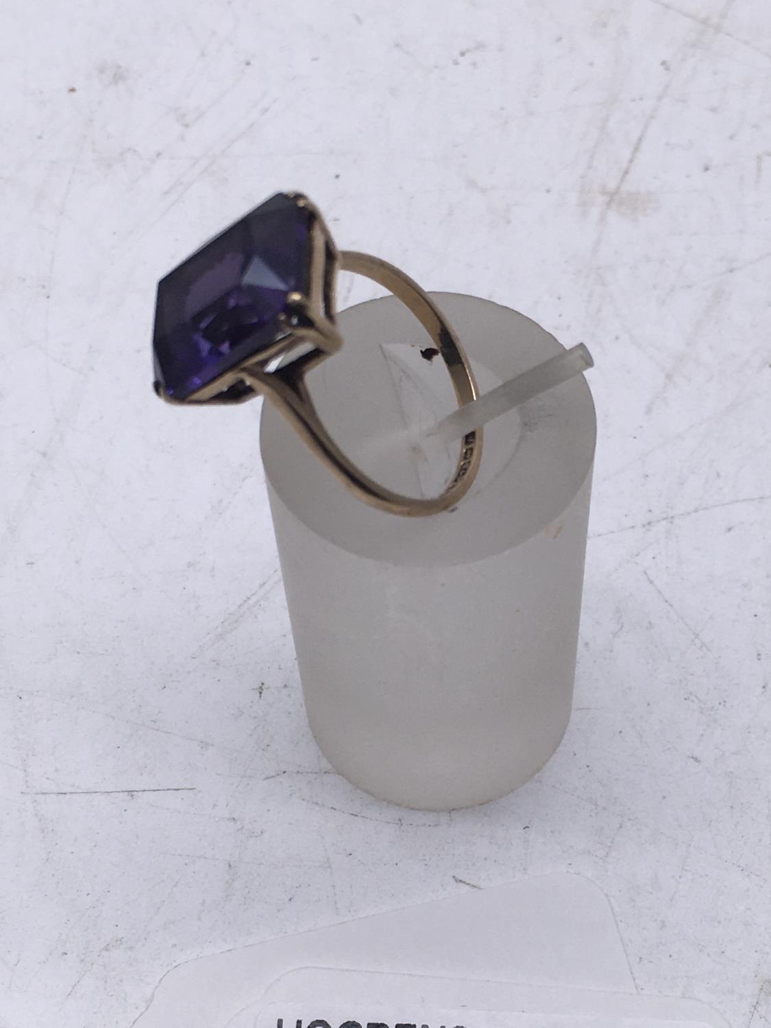 9ct gold Ladies ring set with Amethyst stone, 4 grams 25 - Image 2 of 2