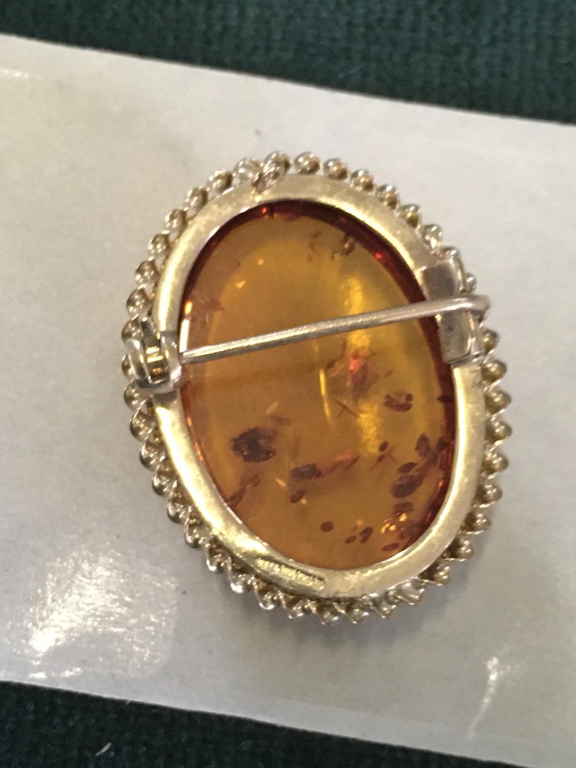 Gold bound AntiqueAmber brooch oval shaped, 1" long Baltic Amber 5.5 grams 25 - Image 2 of 3