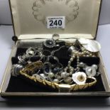 Jewellery box containing mainly silver items, some costume jewellery including pearls, and a gilt