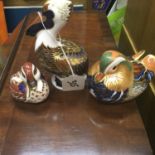 3 x Imari paper weights, including Brown Pelican, and 2 other birds,