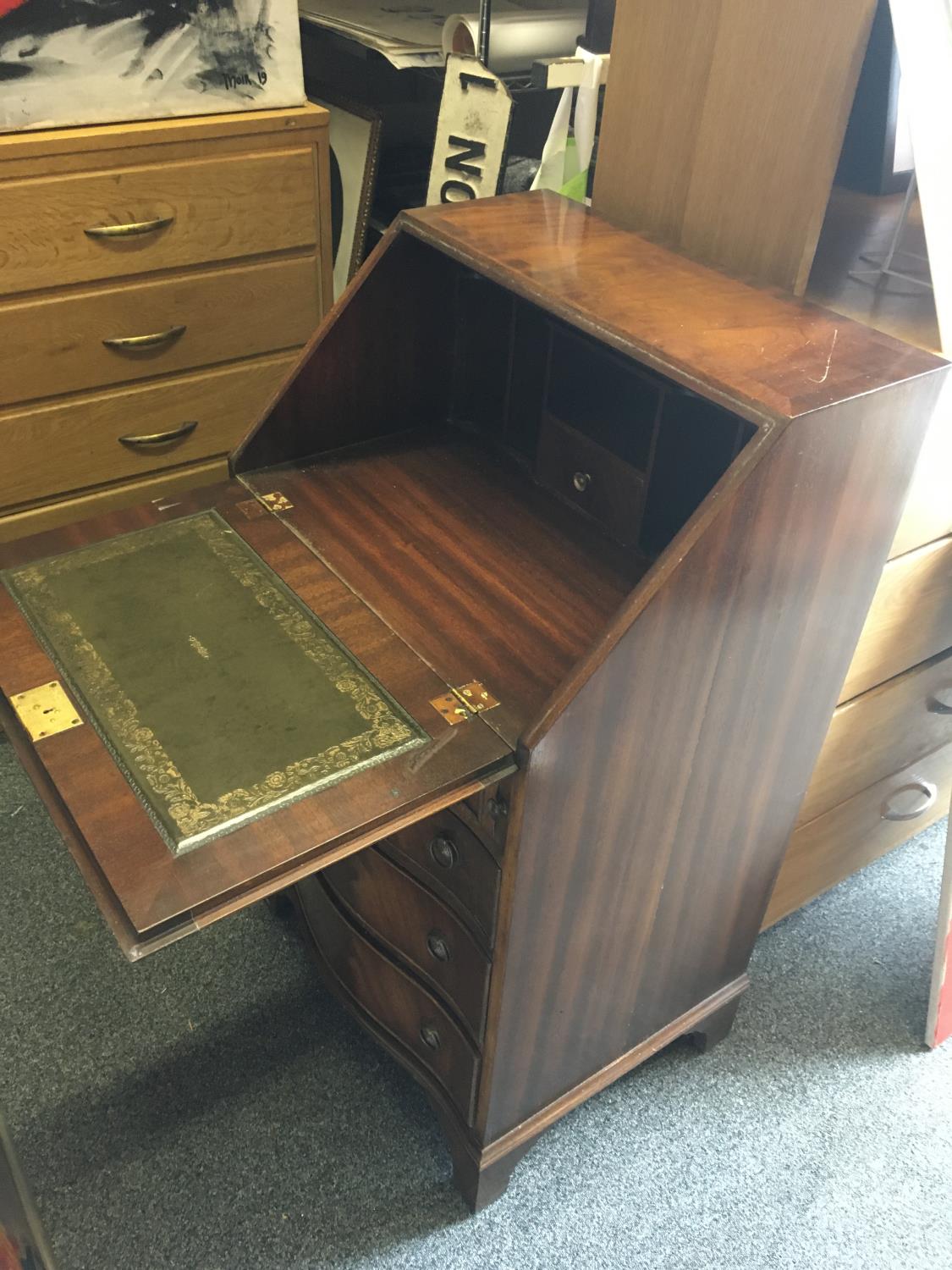 Mahogany Serpentine fronted Ladies Bureau with a fall front revealing a writing area and fitted - Image 2 of 2