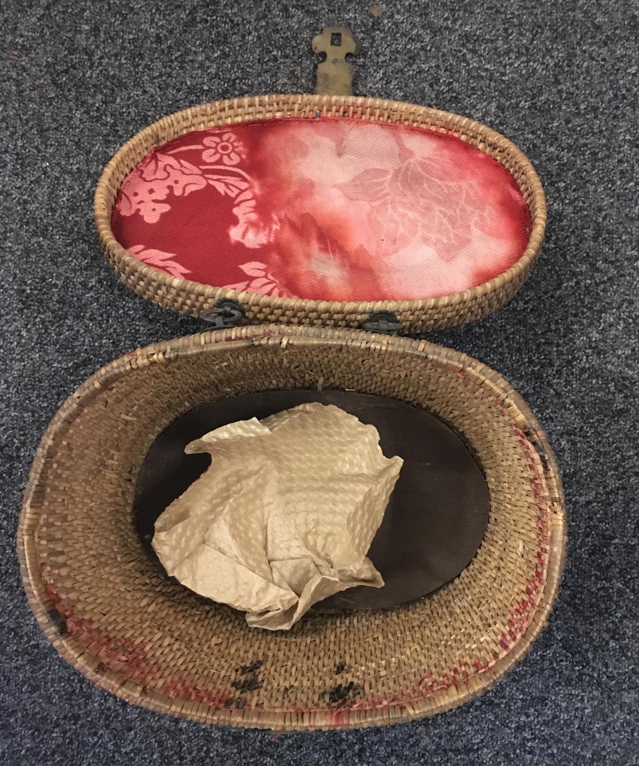 19 th century Famille Rose tea pot and lid, in rattan carrying case, with a single 19 th century - Image 5 of 8