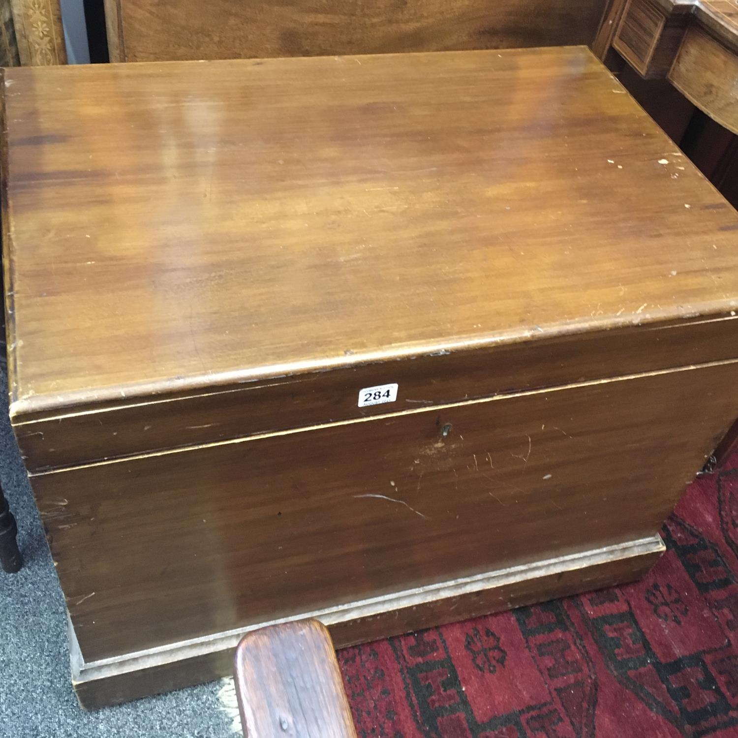 Mahogany blanket chest 2'6 long with brass carrying handles, - Image 3 of 4