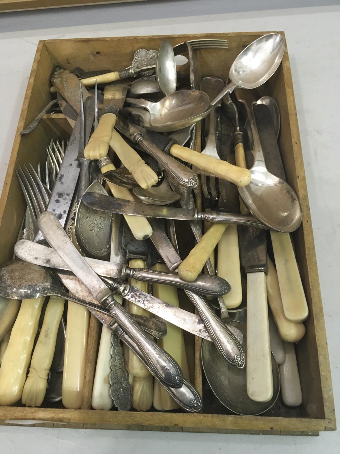 Cutlery box containing some silver handled flatware and a large amount of other silver plated flat - Image 2 of 2