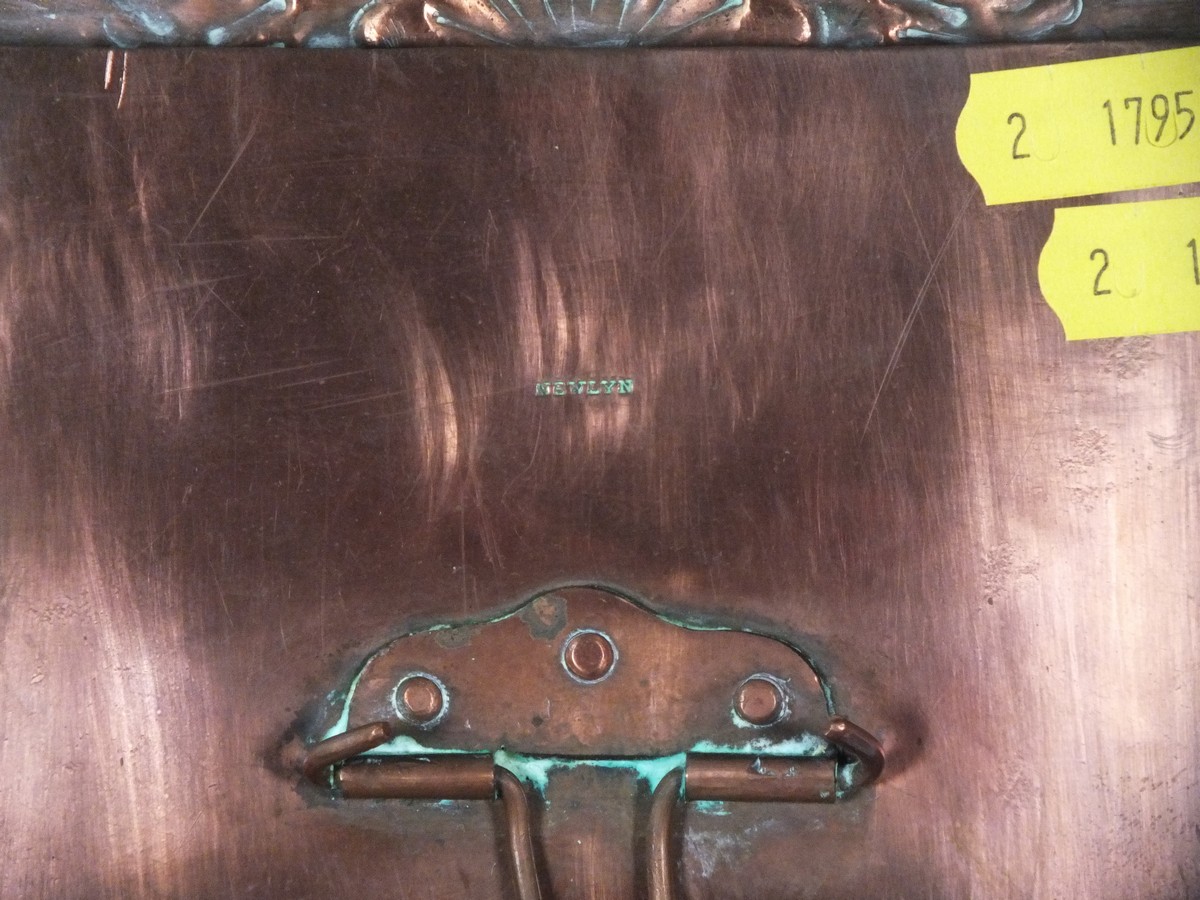 A late 19th/early 20th Century Newlyn copper easel picture frame, rectangular with repousse - Image 3 of 6