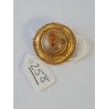 A Victorian Moss agate brooch in 18ct gold - 4.89gms