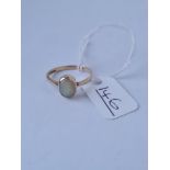 A vintage opal ring in 9ct - size M - 1.86gms