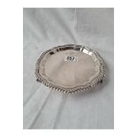 A plain small salver with gadroon border and three claw and ball feet - 6"DIA - Sheffield 1975 -