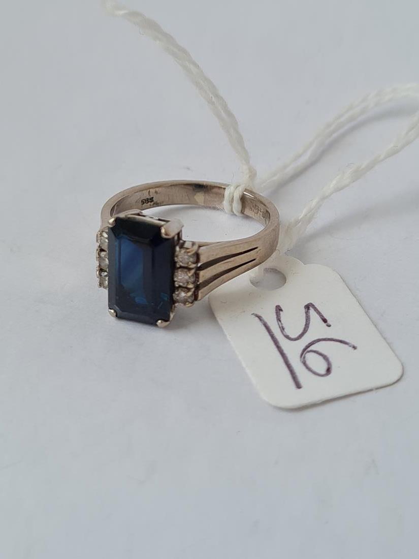 A SAPPHIRE AND DIAMOND RING SET IN 14CT WHITE GOLD - SIZE N - 5.1GMS - Image 2 of 2