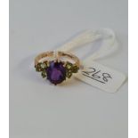 An amethyst and peridot ring - size K - 3.4gms
