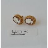A pair of cameo earrings in 9ct