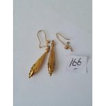 A pair of drop 9ct gold earrings 1.7g