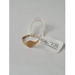 A child's signet ring in 9ct - size J