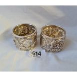 A good pair of heavy chased silver napkin rings - London 1896 by WB - 105gms