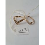 Two dress rings in 9ct - N / O - 2.8gms