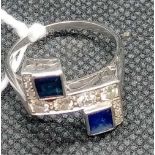 AN AMERICAN ART DECO DIAMOND AND SAPPHIRE RING SET IN PLATINUM - SIZE Q - 5.2GMS