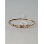 An opening clasp bracelet/bangle set with amethyst stone in 9ct - 4.9gms