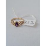 An amethyst-set Celtic ring in 9ct - size N - 1.7gms
