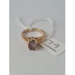 A rose quartz stone ring in 9ct - size N - 4gms