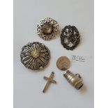 Six pieces of costume jewellery in bag - 56gms