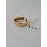 A plain wedding band in 9ct - size Q - 1.9gms