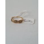 A stone set ring in 9ct - size O - 1.8gms