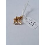 A PAIR OF DIAMOND SINGLE STONE STUD EARRINGS (APPROX 0.65CT) IN 18CT GOLD WITH BUTTERFLY BACKS