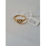 A gents diamond set ring in 18ct gold - size Q - 2.6gms