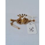 Double heart stone set brooch set in 9ct 3.8g inc