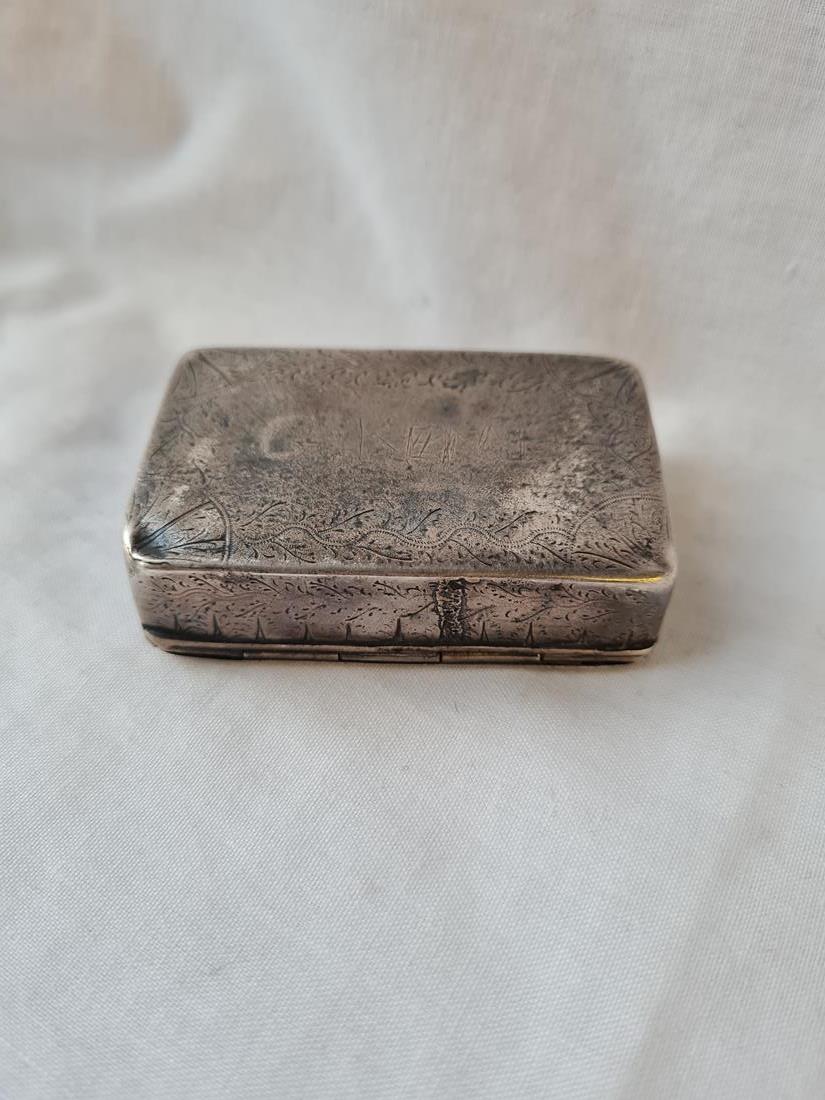 A continental snuff box engraved with foliage - 2.5" long - unmarked - 81gms - Image 2 of 3