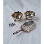 A pair of salts on ball feet - London 1884 - and a jam spoon bowl - 35gms