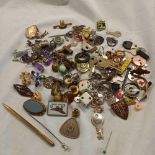 BOX OF COSTUME JEWELLERY & OTHER ITEMS