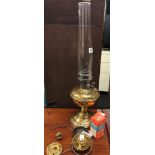 AN ALADIN LAMP WITH BRASS BASE & GLASS CHIMNEY