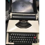 CASED TYPEWRITER OLYMPIETTE DELUX GOOD CONDITION