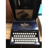 CASED TYPEWRITER SILVER - REED SILVERETTE GOOD CONDITION