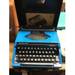 CASED TYPEWRITER SILVER-REED SILVERETTE II