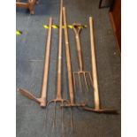 QTY OF GARDEN TOOLS