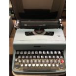 CASED TYPEWRITER AN OLIVETTI LATERA 32, MADE IN ITALY