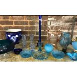 SHELF OF COLOURED GLASSWARE INCL; VASE, JUG, BOWL & DISHES