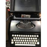 CASED TYPEWRITER SILVER - REED SILVERETTE GOOD CONDITION
