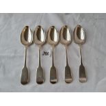 Five William VI fiddle pattern dessert spoons. London 1836 by W E. 264gms.